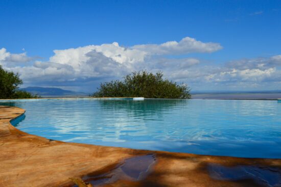 beautiful-infinity-pool-migombani-campsite